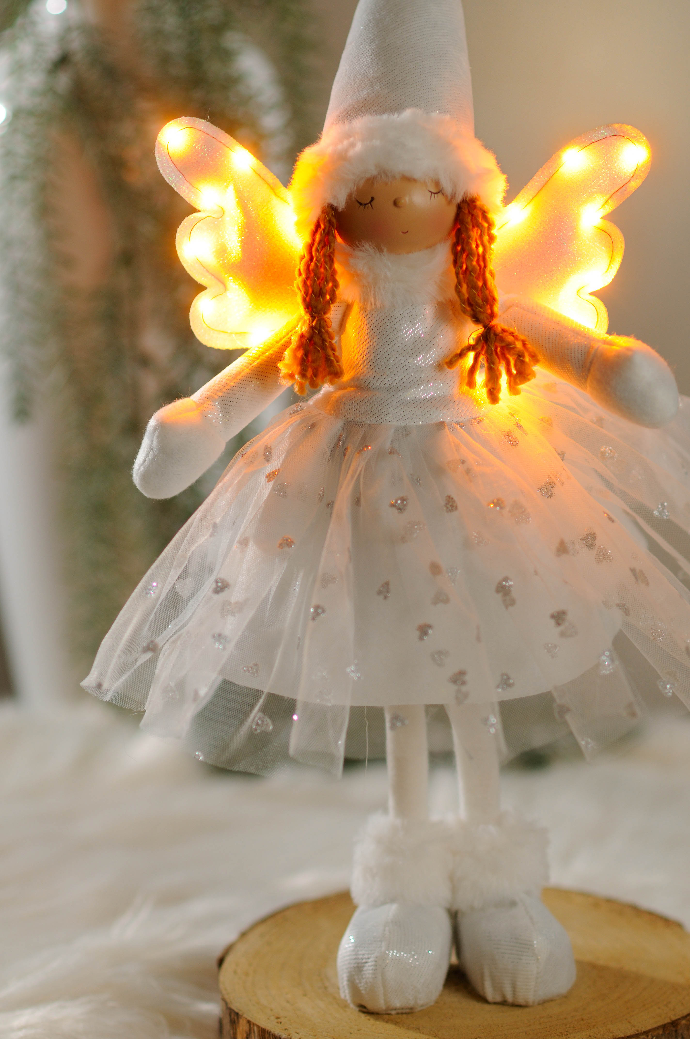 AMBER nádherná svítící andělka se stříbrnou sukní sedící od Paramit